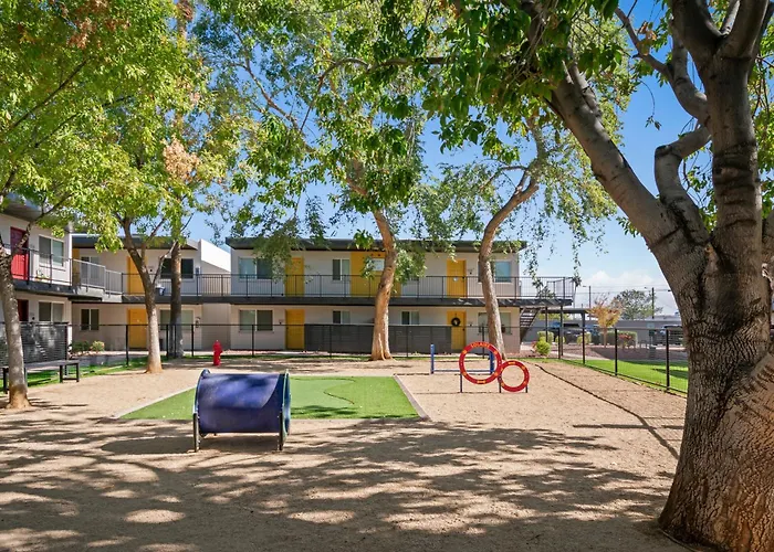 2b1b Stylish Haven - Pool And Parking